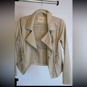 Classy neutral blazer jacket